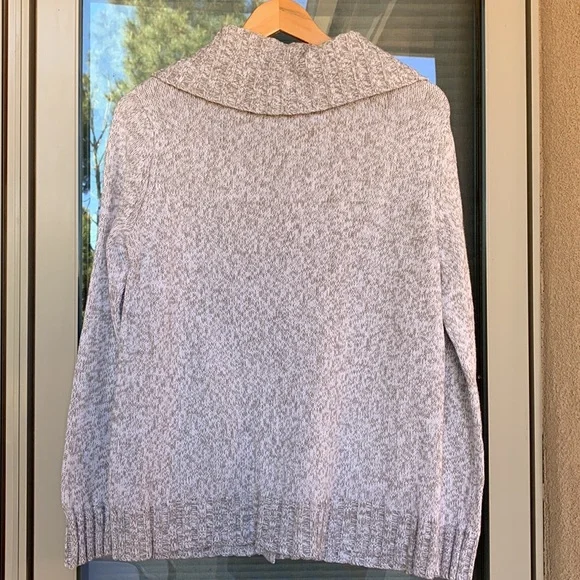 Ann Taylor cardigan sweater size medium - Picture 4 of 13